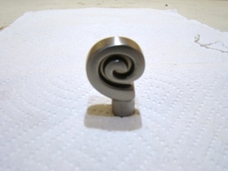 NEWSPIRAL KNOB SATIN NICKEL SIZE:1 1/8 PRICE: 10 FOR $10.00