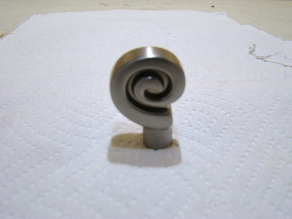 NEWSPIRAL KNOB SATIN NICKEL SIZE:1 1/8 PRICE: 10 FOR $10.00